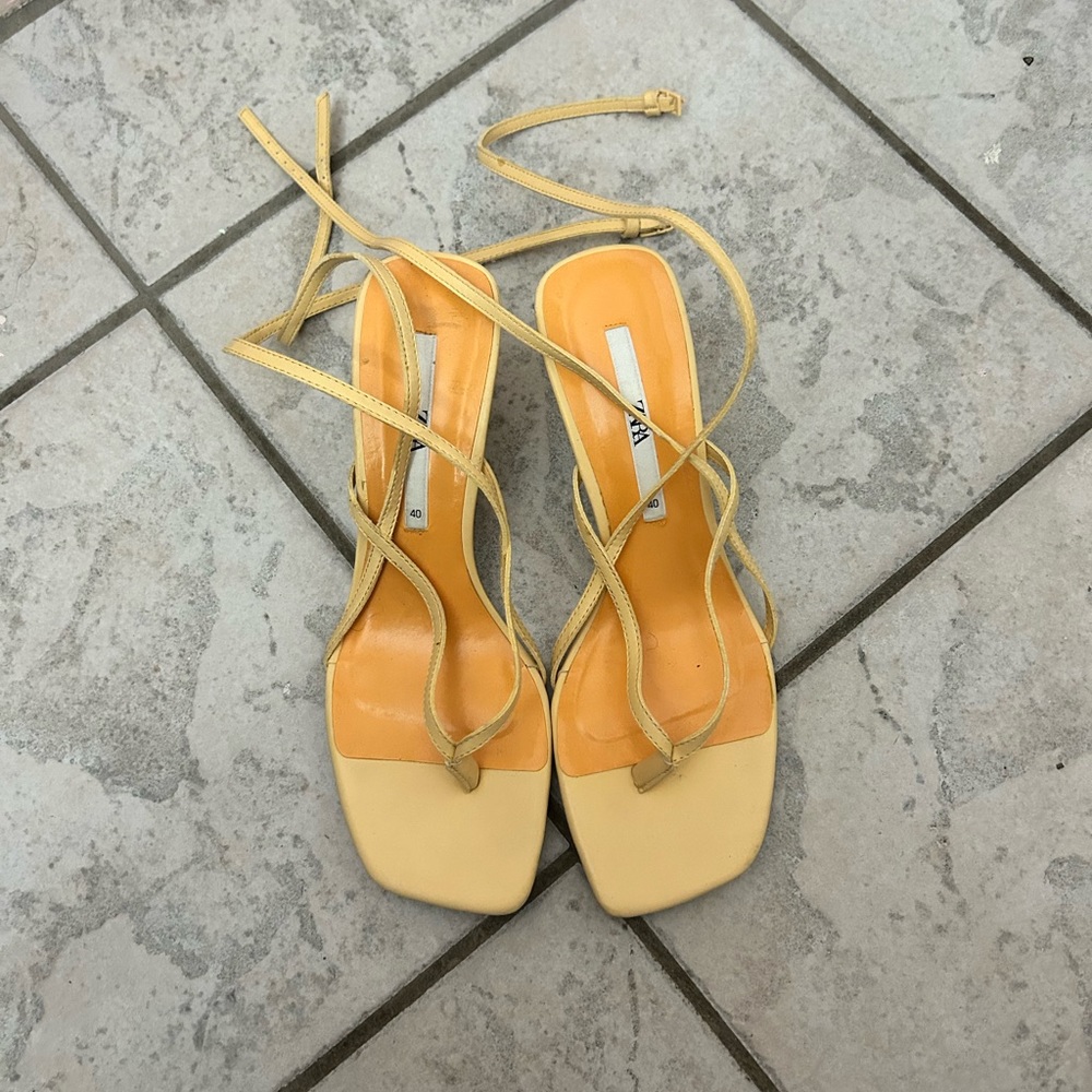 Zara yellow heel